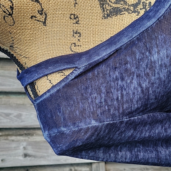 NWT Derek Heart Burnout Tee - Picture 3 of 17